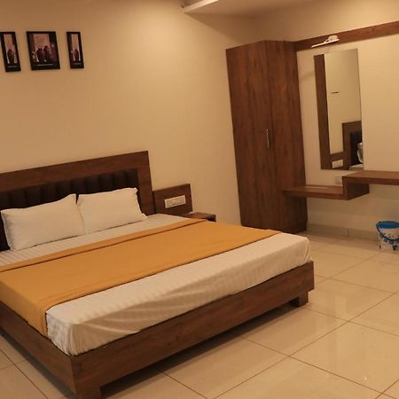 Hotel Viraj Residency Bhuj Eksteriør bilde