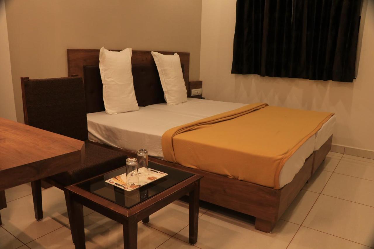 Hotel Viraj Residency Bhuj Eksteriør bilde