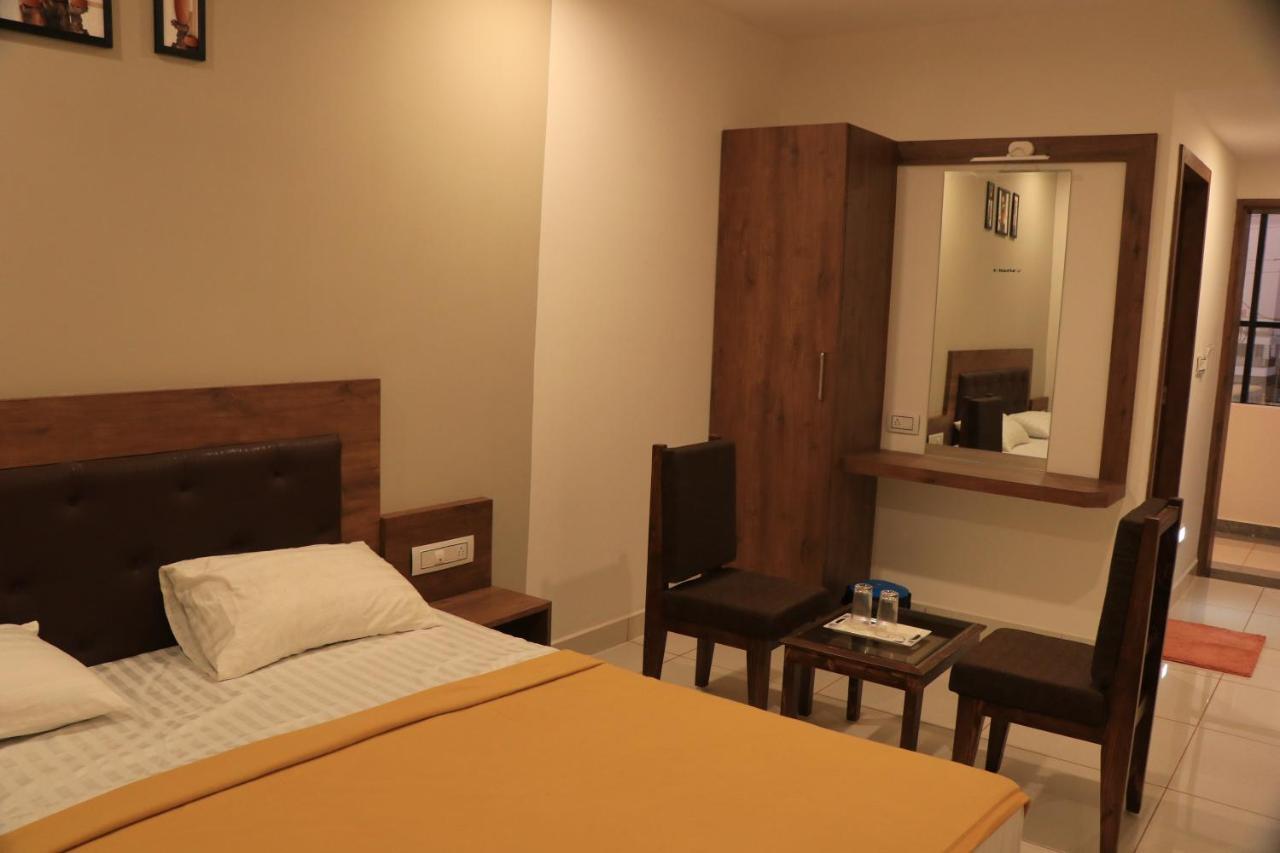 Hotel Viraj Residency Bhuj Eksteriør bilde