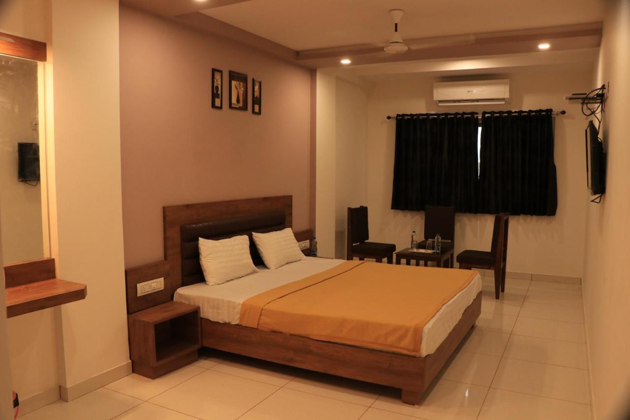 Hotel Viraj Residency Bhuj Eksteriør bilde