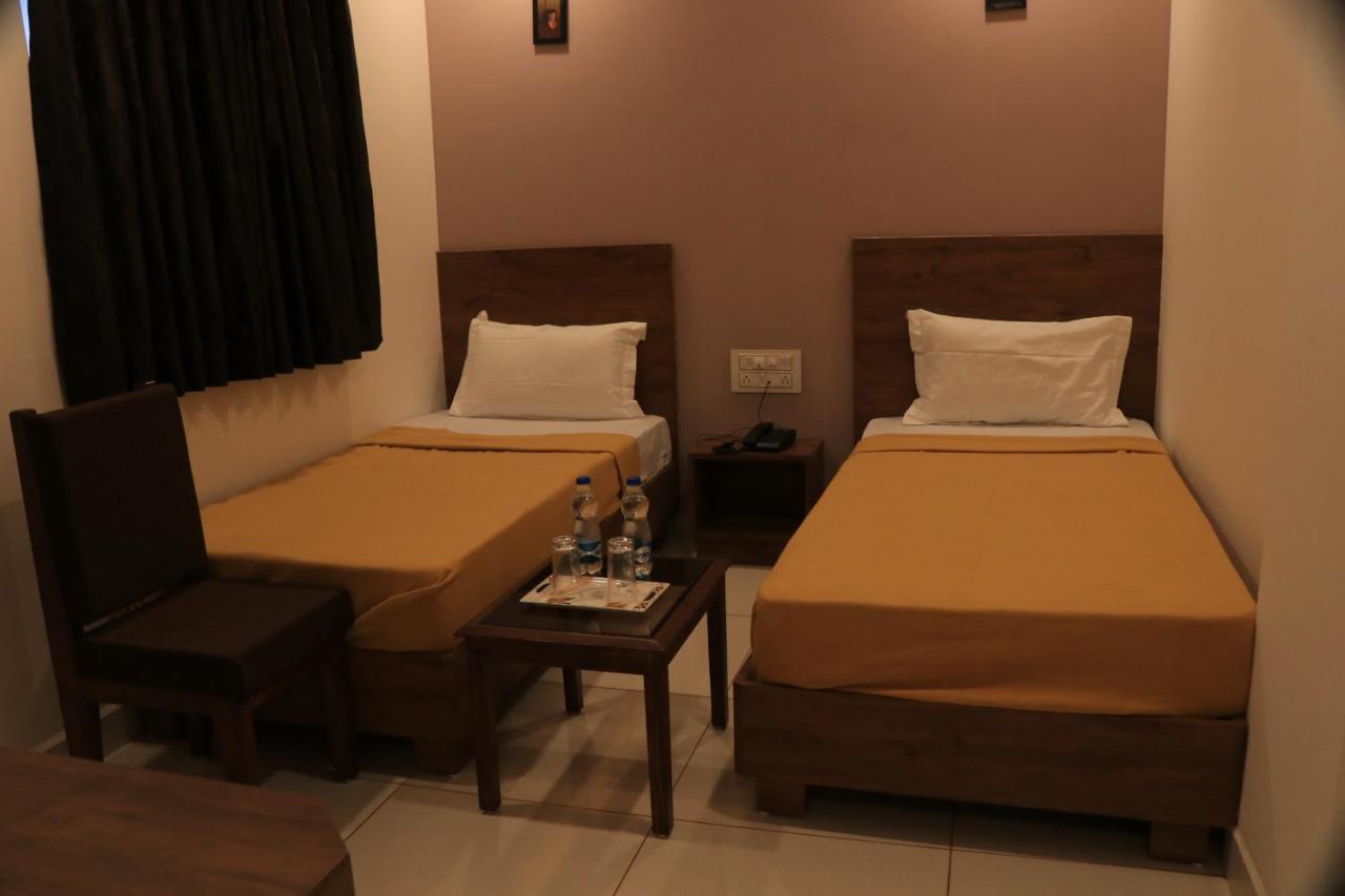 Hotel Viraj Residency Bhuj Eksteriør bilde