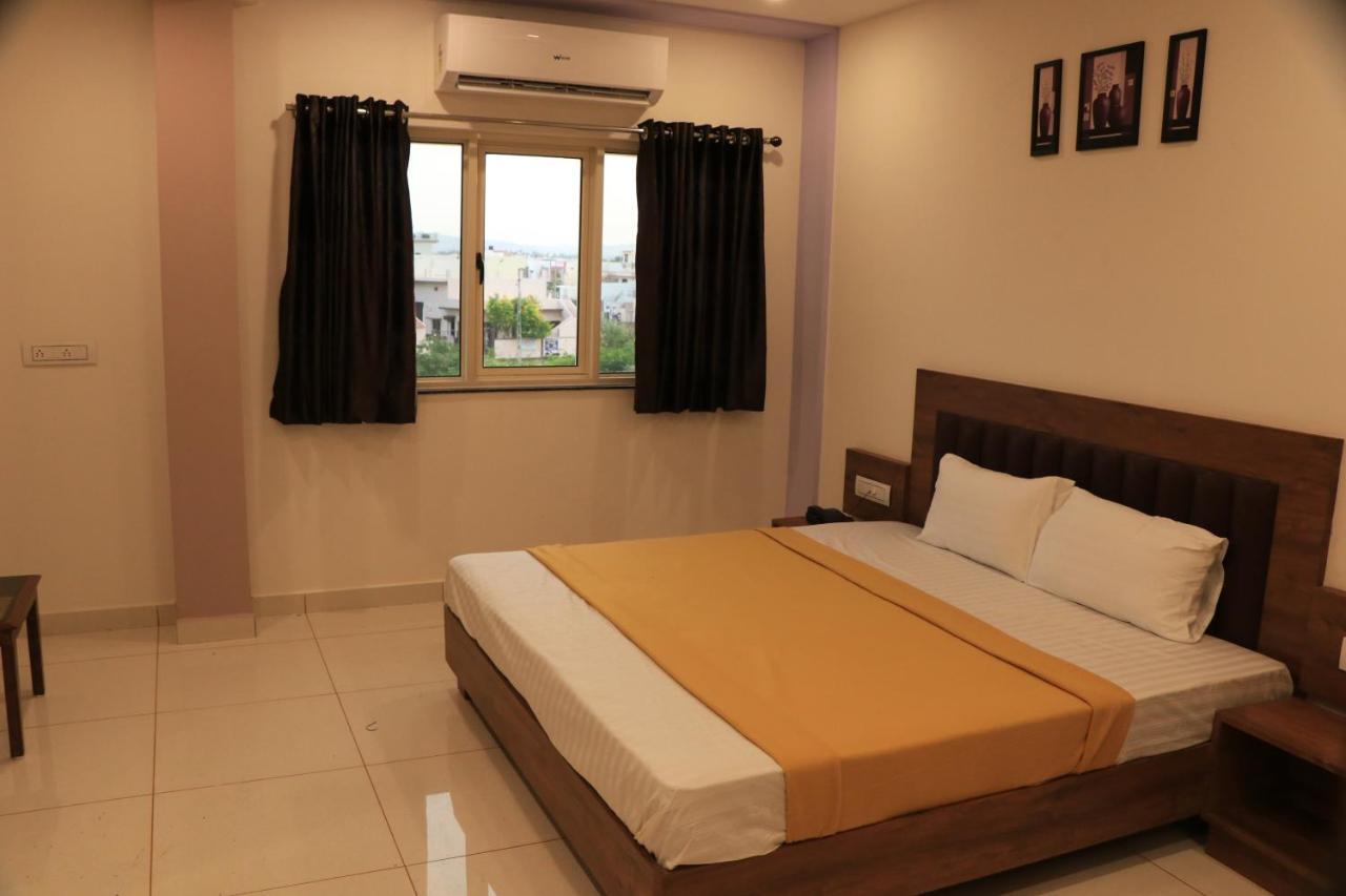 Hotel Viraj Residency Bhuj Eksteriør bilde