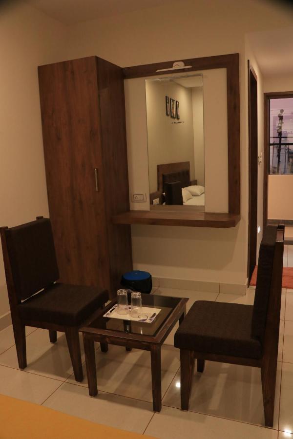 Hotel Viraj Residency Bhuj Eksteriør bilde