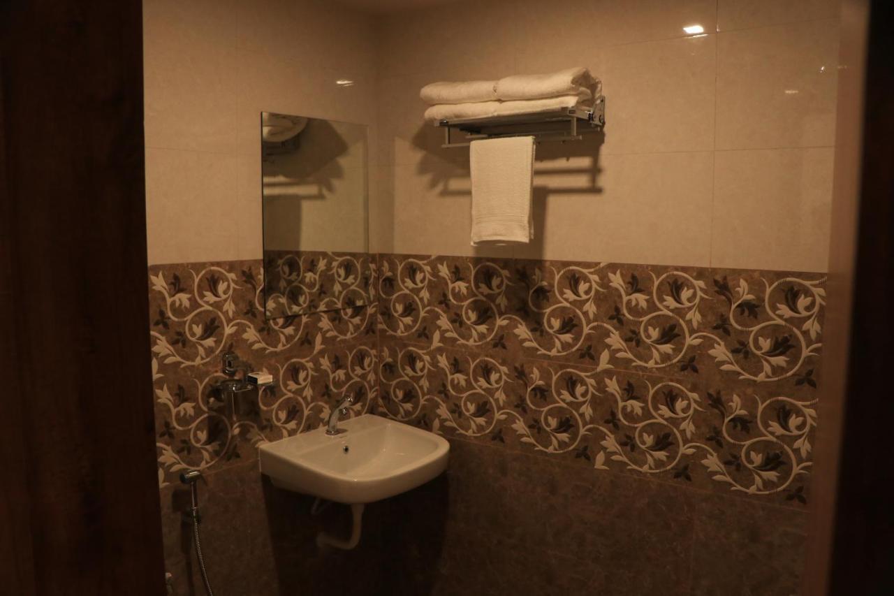Hotel Viraj Residency Bhuj Eksteriør bilde