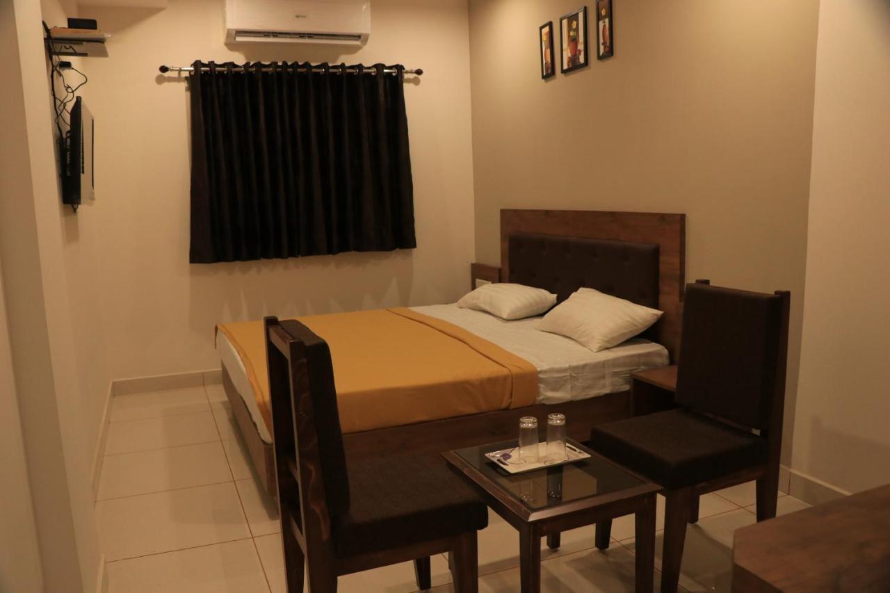 Hotel Viraj Residency Bhuj Eksteriør bilde